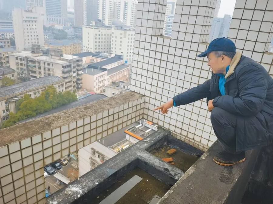 湘雅二医院实习医生坠亡疑云：举报材料背后的真相探寻