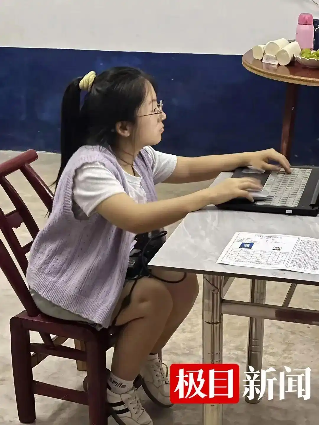 玻璃娃娃的逆光飞翔：十二年寒窗如何改写命运剧本？